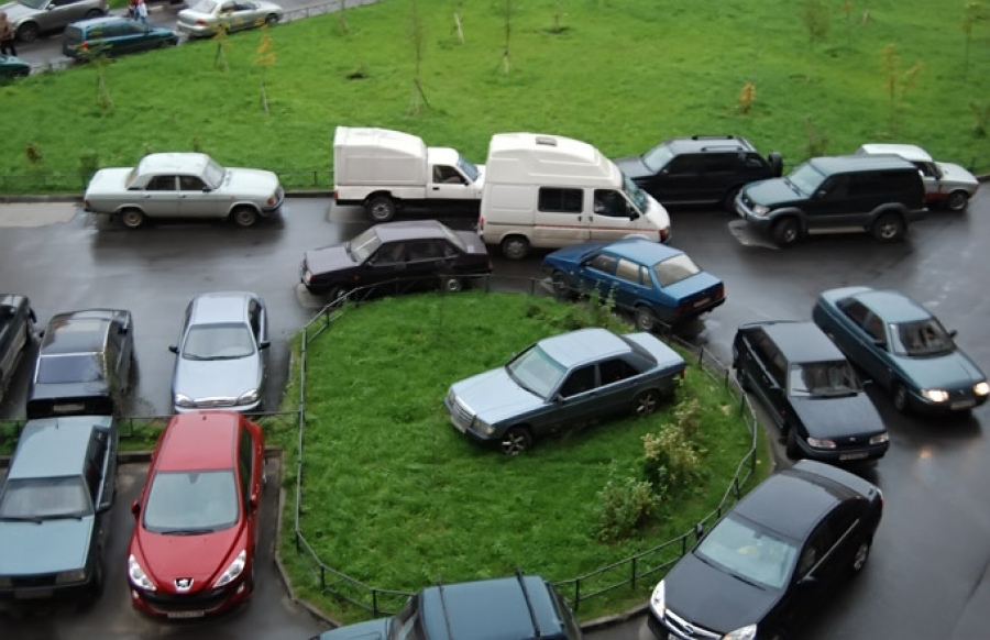 Как бороться с парковкой на газоне ПДДюрист