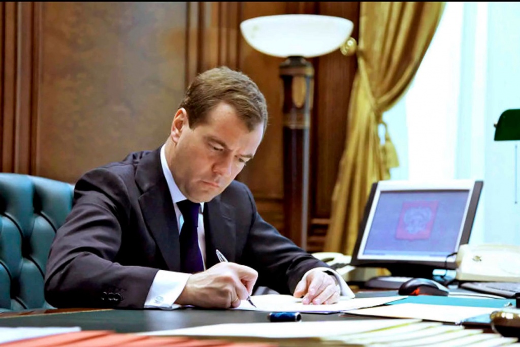Медведев уверен, новые правила для автошкол только на пользу россиянам ПДДюрист