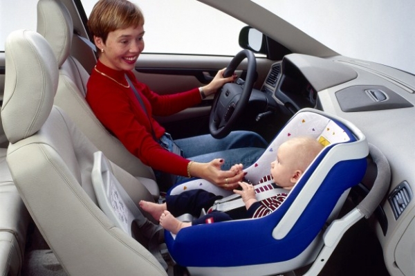 Можно ли перевозить ребенка на переднем сиденье? ПДДюрист